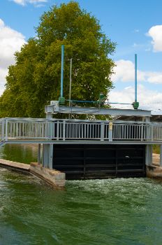 Compuerta en el Canal de l'Esquerra de l'Ebre