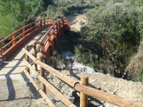 Cruce con pasarela sobre la carretera BU-2002