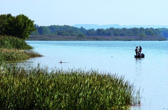 Fishermen on the Mequinenza reservoir