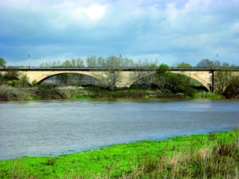 Río Ebro bajo el puente del ferrocarril. Castejón de Ebro