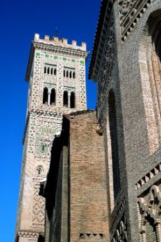 Iglesia y torre mudéjar de Santa María Magdalena de Zaragoza (siglo XIV)