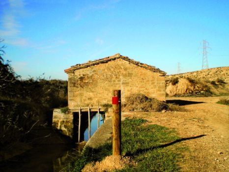 Almenara in the Civán irrigation ditch and Nature Trail monitoring post