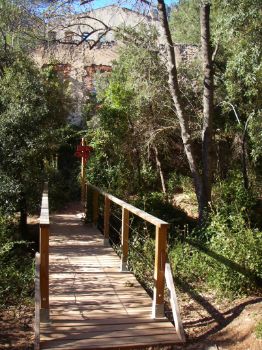 Ruinas de la Central hidroeléctrica y desvío para el camino del Molino del Glorieta