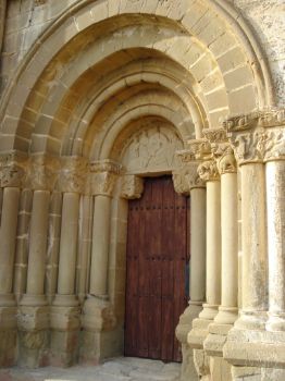 Portada de la Iglesia de Santiago de Agüero