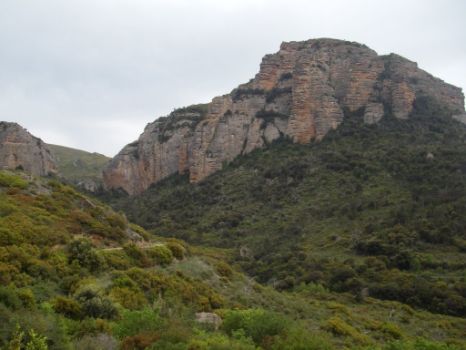 Macizo de Os Fils, con el Mirador de los Buitres en su parte alta