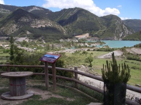 Embalse de Arguis desde la Ermita de Soldevilla