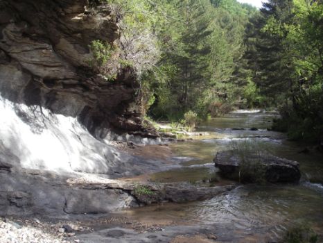 Gradas y pozas o badinas en el río Guatizalema