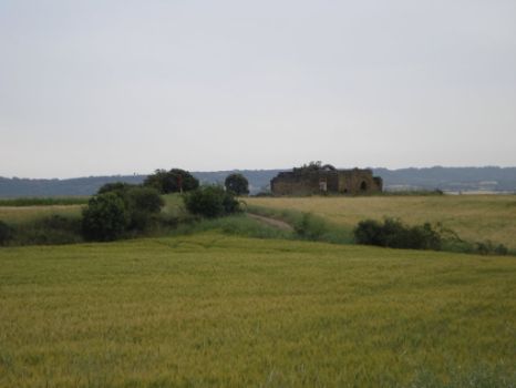 Junto al camino se encuentran las ruinas de la ermita de San Fertús