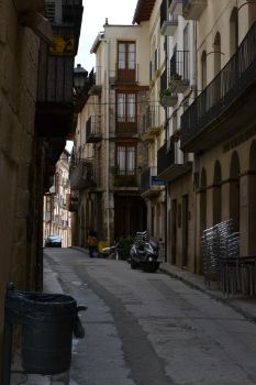 El camino atraviesa el casco antiguo de Valderrobres