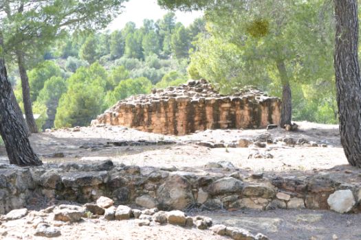 Yacimiento íbero del Tossal Montañés, a unos metros del camino