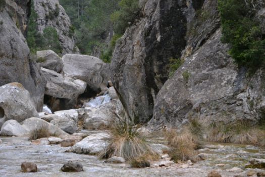 Si las condiciones lo permiten, se puede seguir la ruta remontando el cauce del río