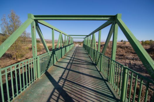 Puente de hierro sobre el arroyo Santurdejo