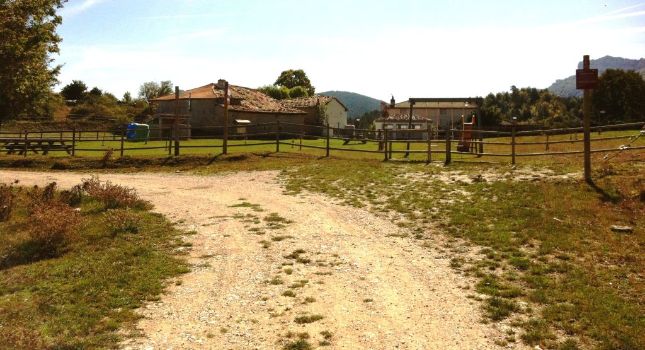 Vista de Villafría San Zadornil y área de descanso