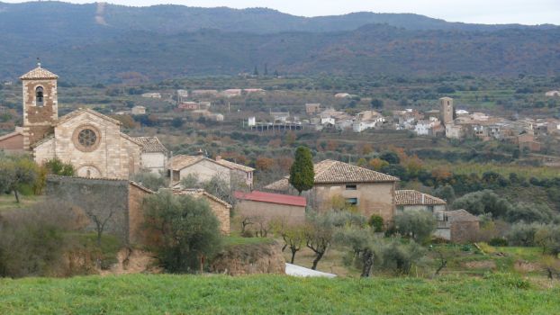 Asque, with its church in the foreground and Colungo in the background 