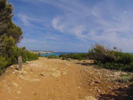 Panorámica con baliza en el Camino Natural