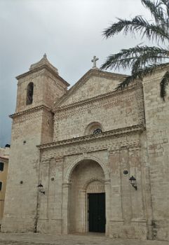 Portada de la parroquia del Rosario de Es Castells