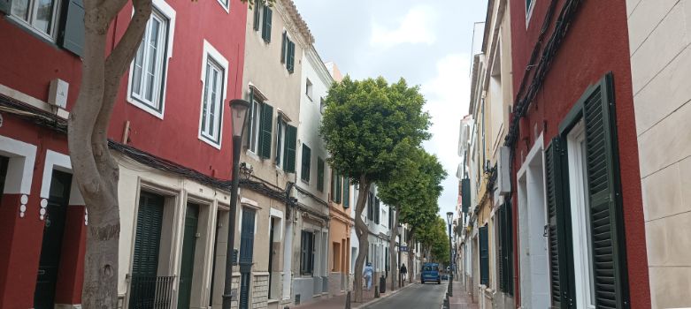 Recorrido de la etapa 20 por calle principal de Maó/Mahón