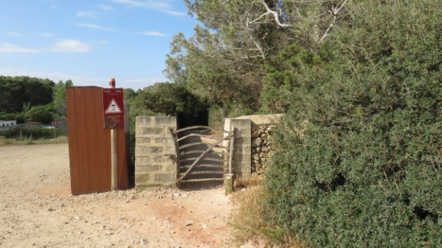 Access to the forest from Arenal de Son Saura