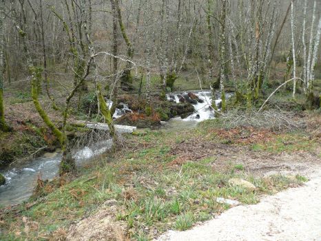 Footbridge over the Maquiás stream