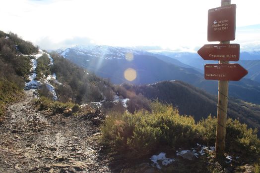 Cruce de caminos en el Alto de El Tunelón