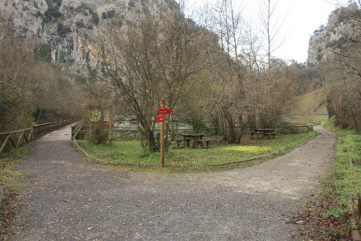 Área de descanso en el embalse de Valdemurio