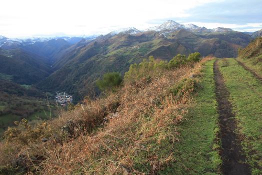 Panorámica de Belmonte, a la izquierda del camino