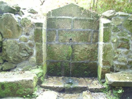 Stone fountain at the start of the trail in Fonteantiga