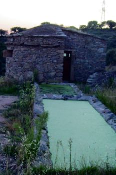 Fuente del Mendo junto al observatorio de aves