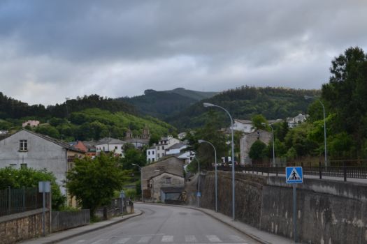 Vista atrás para admirar los alrededores de Mondoñedo