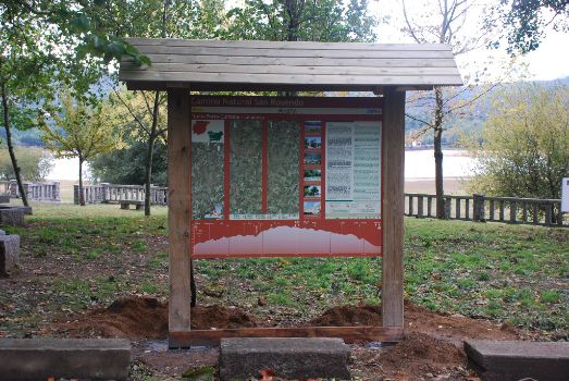 Panel informativo junto al embalse das Conchas