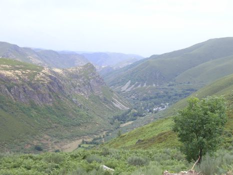 Porcarizas at the bottom of the valley