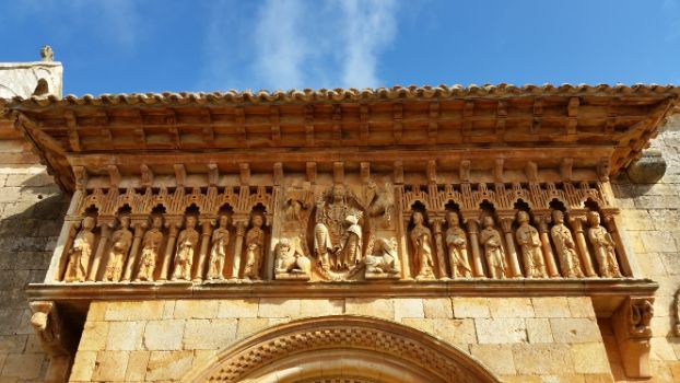 Frontal de la iglesia de San Juan Bautista