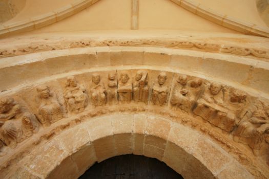 Músicos en la arquivolta de la iglesia de Perazancas