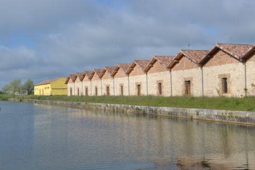 Dársenas del Canal de Castilla, junto al inicio del camino