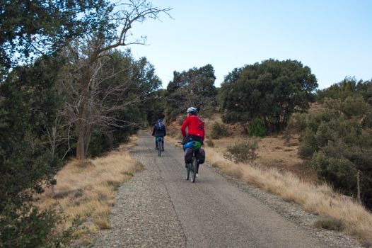 Cyclists on the Albentosa - Barracas stage