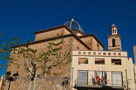 Iglesia y ayuntamiento de Soneja