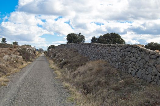 Muro cortanieves de piedra concertada en seco