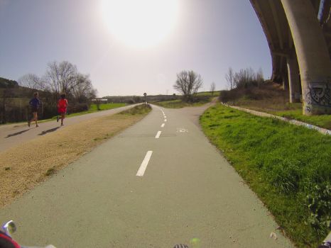 Carril bici a la salida de la ciudad de Burgos