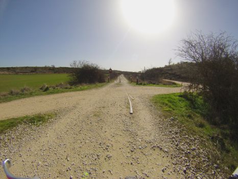 Pequeño tramo de vía férrea conservada en Camino Natural