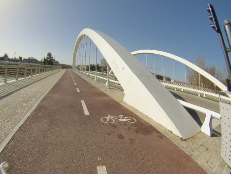 Puente sobre el río Arlanzón junto al carril bici