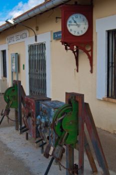 Antigua maquinaría ferroviaria en estación de Puerto Escandón