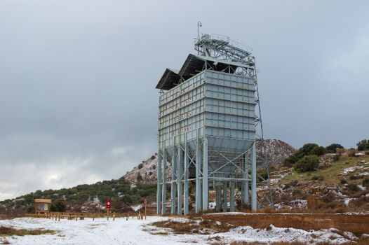 Antiguas tolvas mineras y área de descanso del Camino Natural Santander – Mediterráneo
