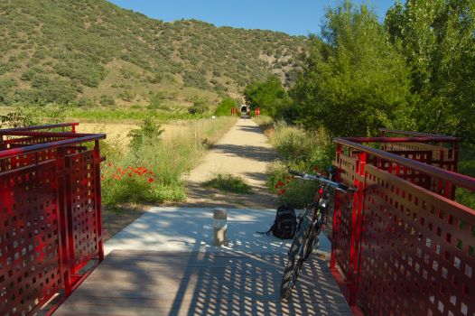 Camino Natural con el túnel de Murero al fondo