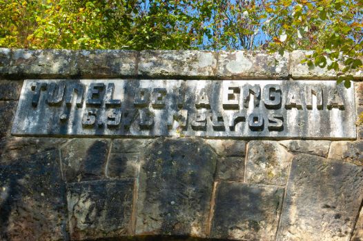 Detalle de entrada sur del Túnel de La Engaña