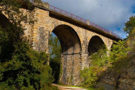 Viaducto sobre el río Nela en Santelices