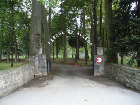 Entrada al Parque Alceda