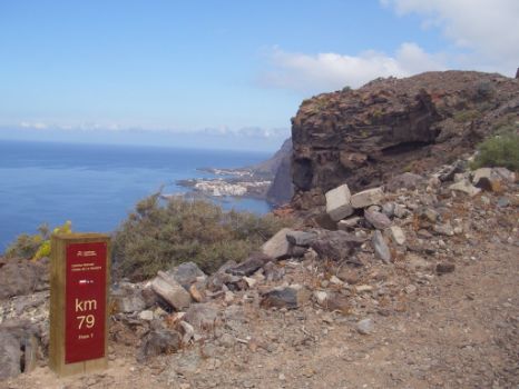 El camino ofrece bonitas vistas de la playas y acantilados de la costa gomera