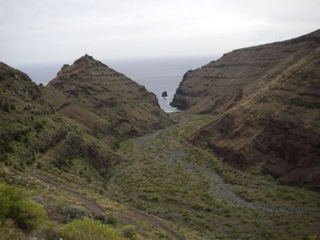 Parte final del Barranco de Iguala, con la pequeña playa en su desembocadura