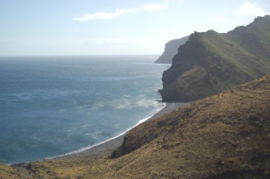 Acantilado costero y playa de la Guancha