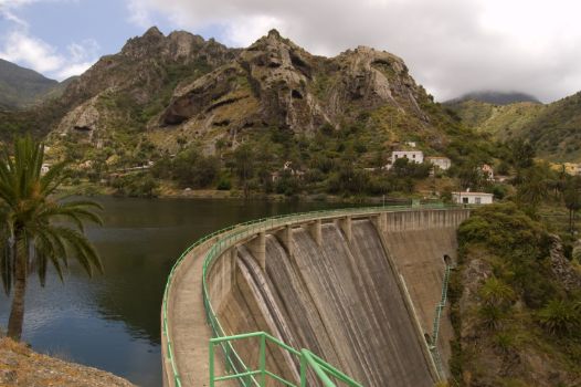 Presa del embalse de La Encantadora